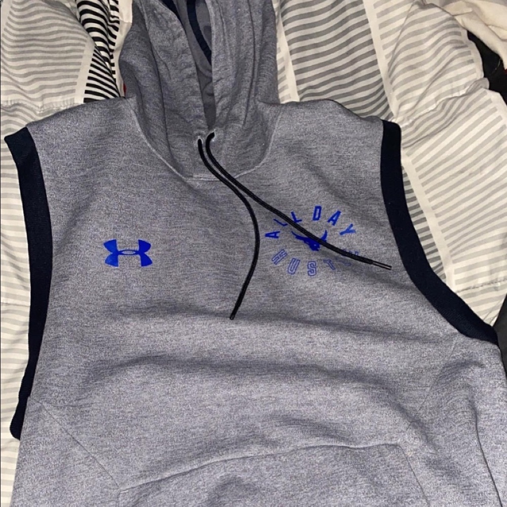 Mens Large “The Rock” Under Armor short sleeve hoodie